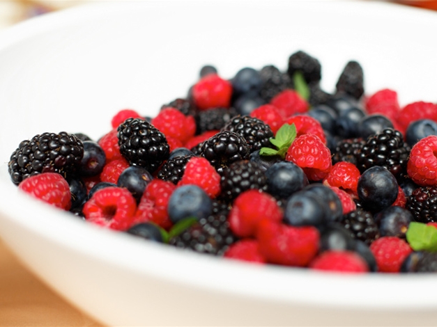 Waldbeeren mit Zabaione – leichtes Dessert